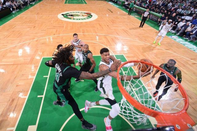 博鱼体育在线-卫冕冠军依然是卫冕冠军！雄鹿恐怖防守令绿军熄火