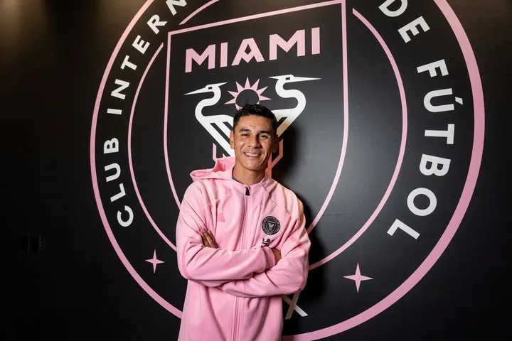 奥莱报：迈阿密将与39岁老门将乌斯塔里解约，未来几天官宣